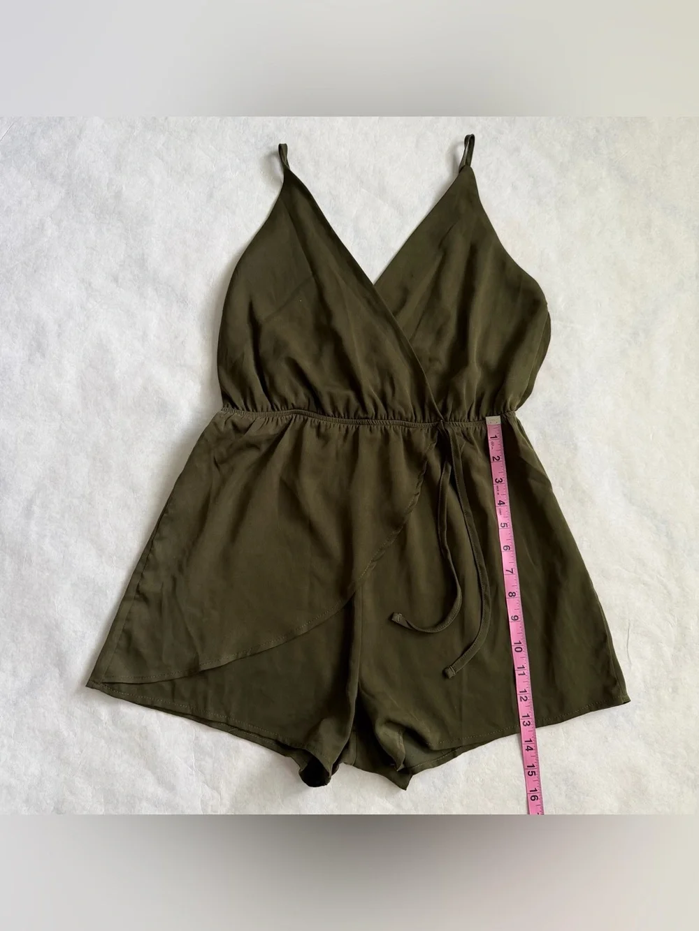 Tobi Olive Green Surplice Romper Shorts Medium Elastic Waist Lightweight Casual - Picture 12 of 15